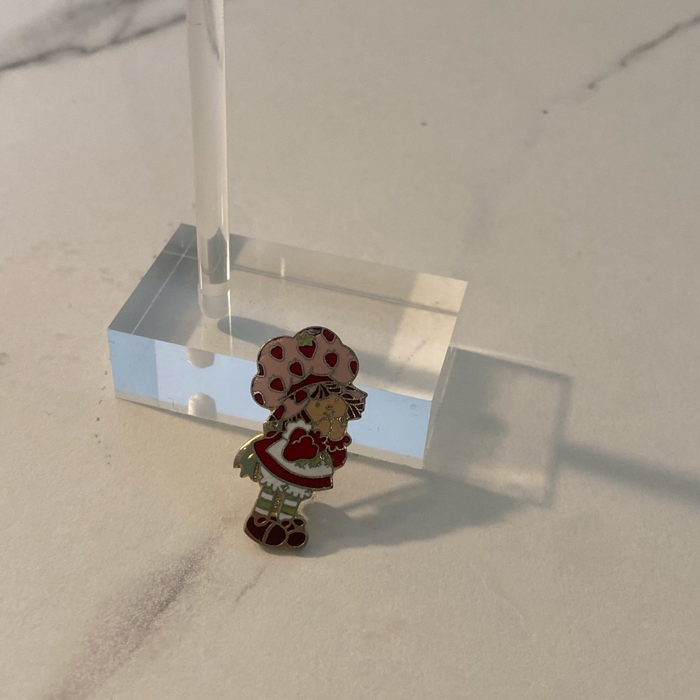 Vintage 1980 Strawberry Shortcake Pin - Picture 5 of 6